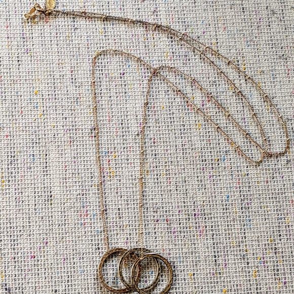 Jennifer Tuton hammered trinity circle necklace - Picture 3 of 4